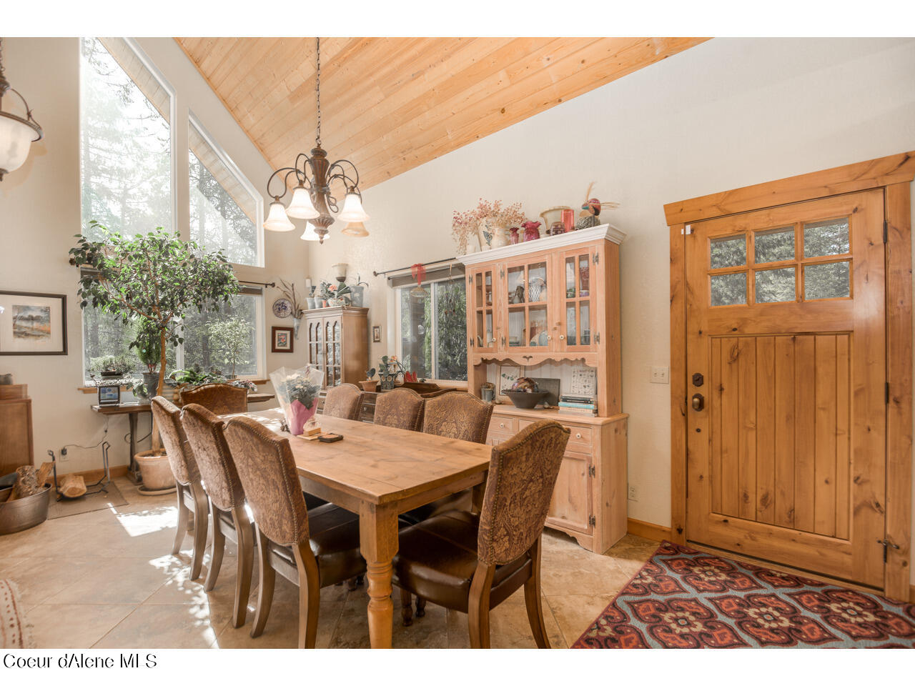 762 Geenen Road Cocolalla, ID 83813 - Photo 6 of 42 12-Living RoomDining Room