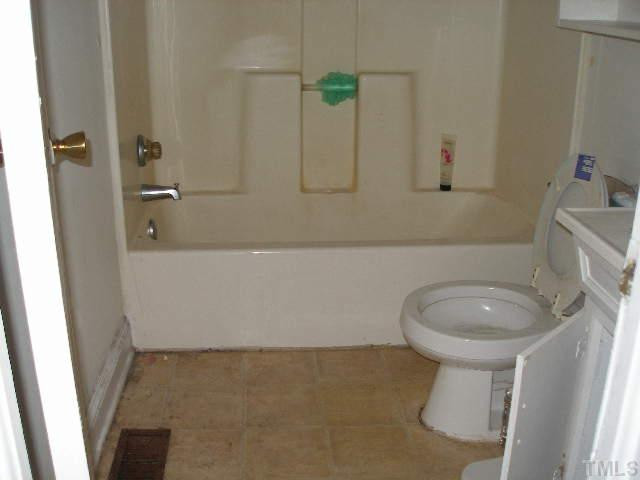 812 Hartford Road Raleigh, NC 27610 - Photo 7 of 8 Master Bath/Spa