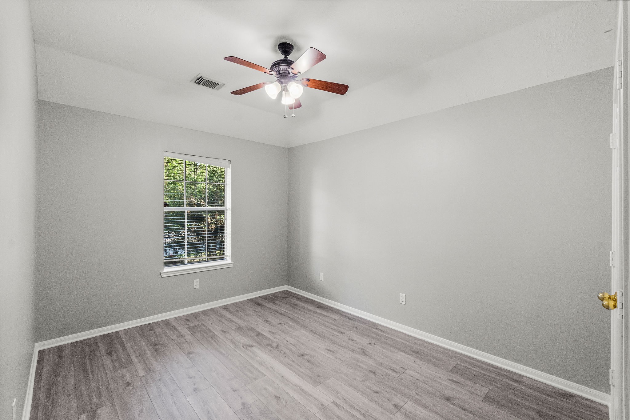 155 North Wimberly Way Conroe, TX 77385 - Photo 31 of 43 Secondary Bedroom