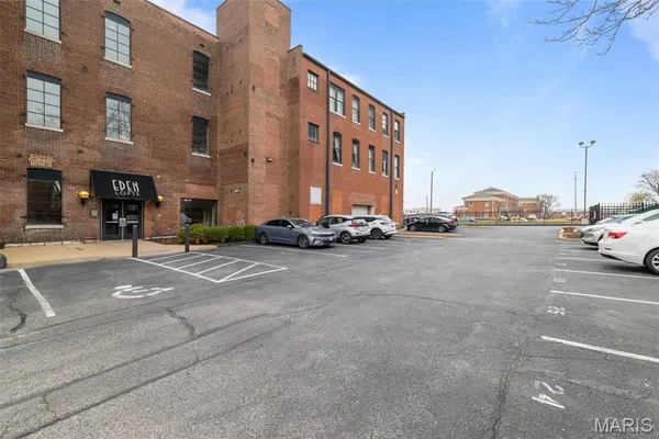 $168,000 | 1720 Chouteau Avenue, Unit 102, St. Louis, MO 63103