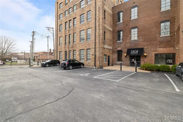 $168,000 | 1720 Chouteau Avenue, Unit 102, St. Louis, MO 63103