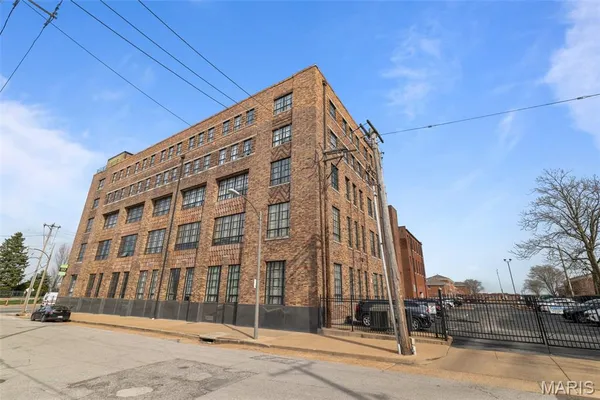 $168,000 | 1720 Chouteau Avenue, Unit 102, St. Louis, MO 63103