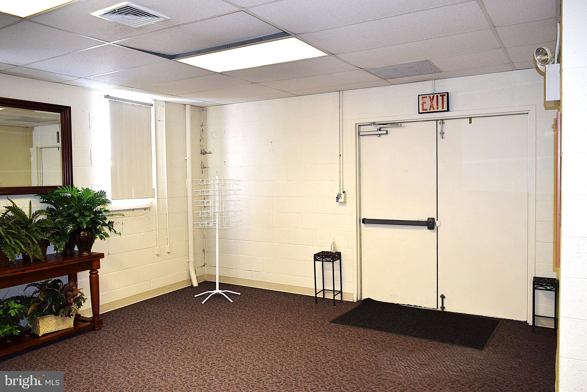 740 Edgegrove Road Hanover, PA 17331 - Photo 20 of 50 vestibule or entry/foyer