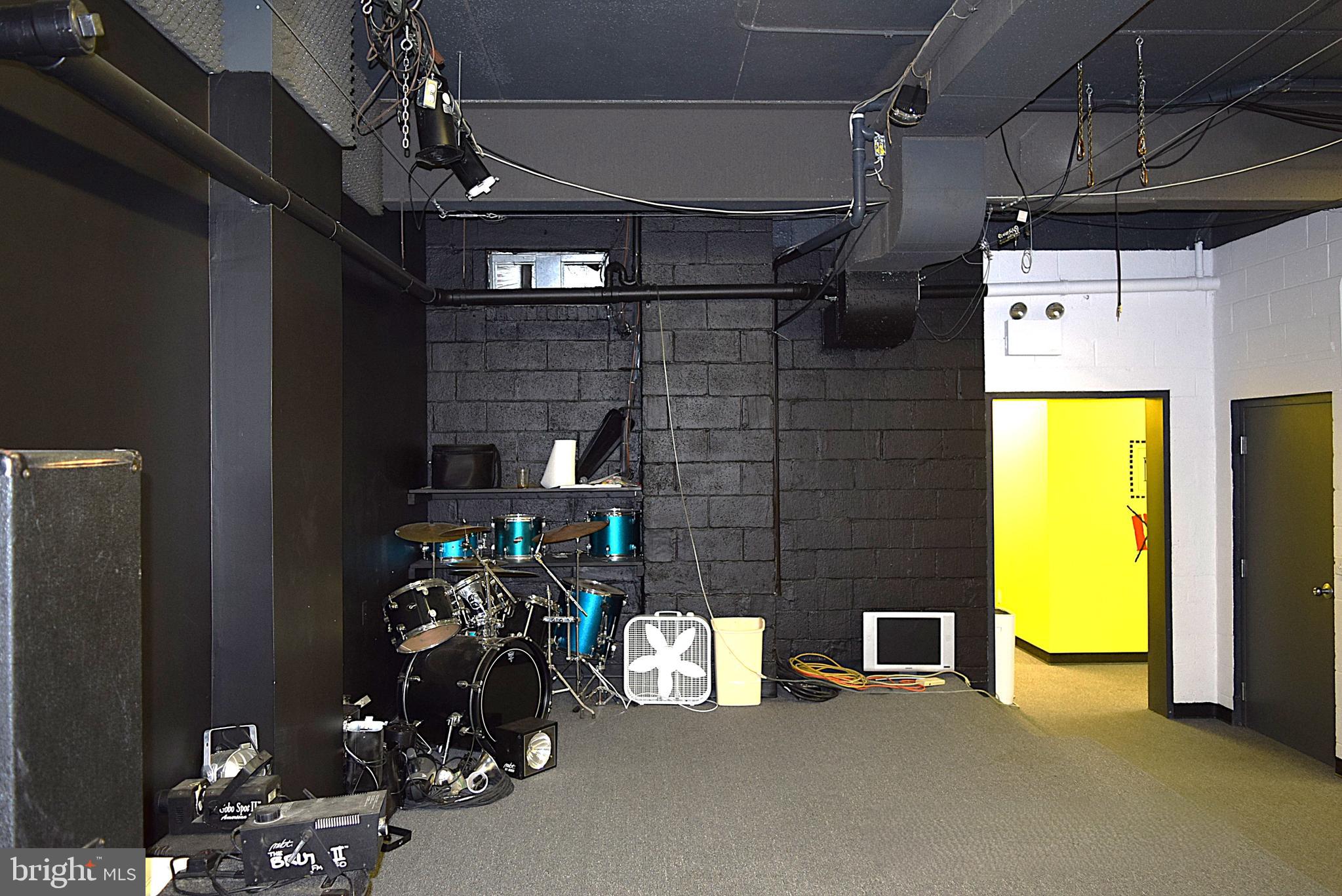 740 Edgegrove Road Hanover, PA 17331 - Photo 3 of 50 Stage