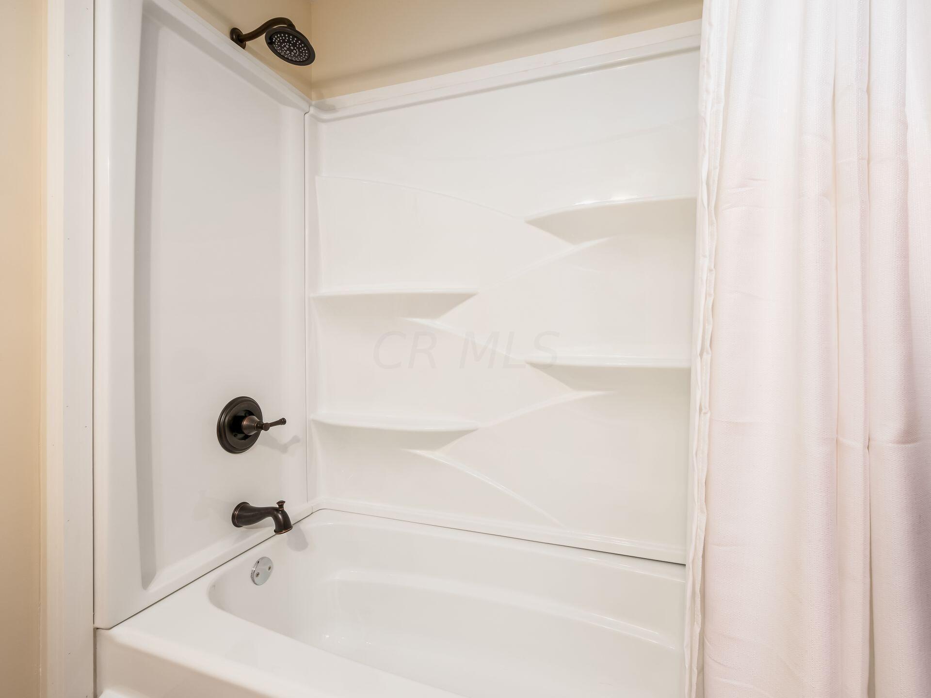 7710 Riverside Drive Dublin, OH 43016 - Photo 12 of 67 Full hall bath