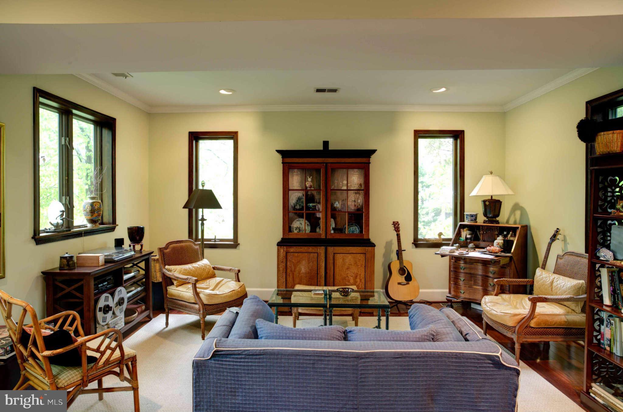 5803 Bent Twig Road McLean, VA 22101 - Photo 4 of 30 Living Room