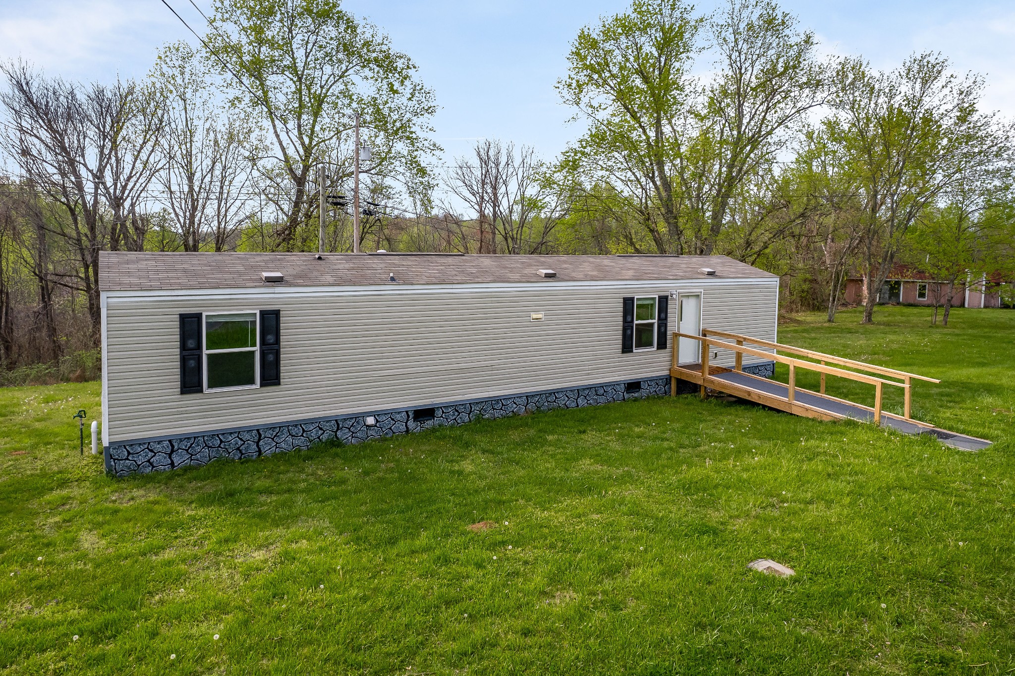 285 Toad Road Dowelltown, TN 37059 - Photo 3 of 31 a view of a backyard with a garden