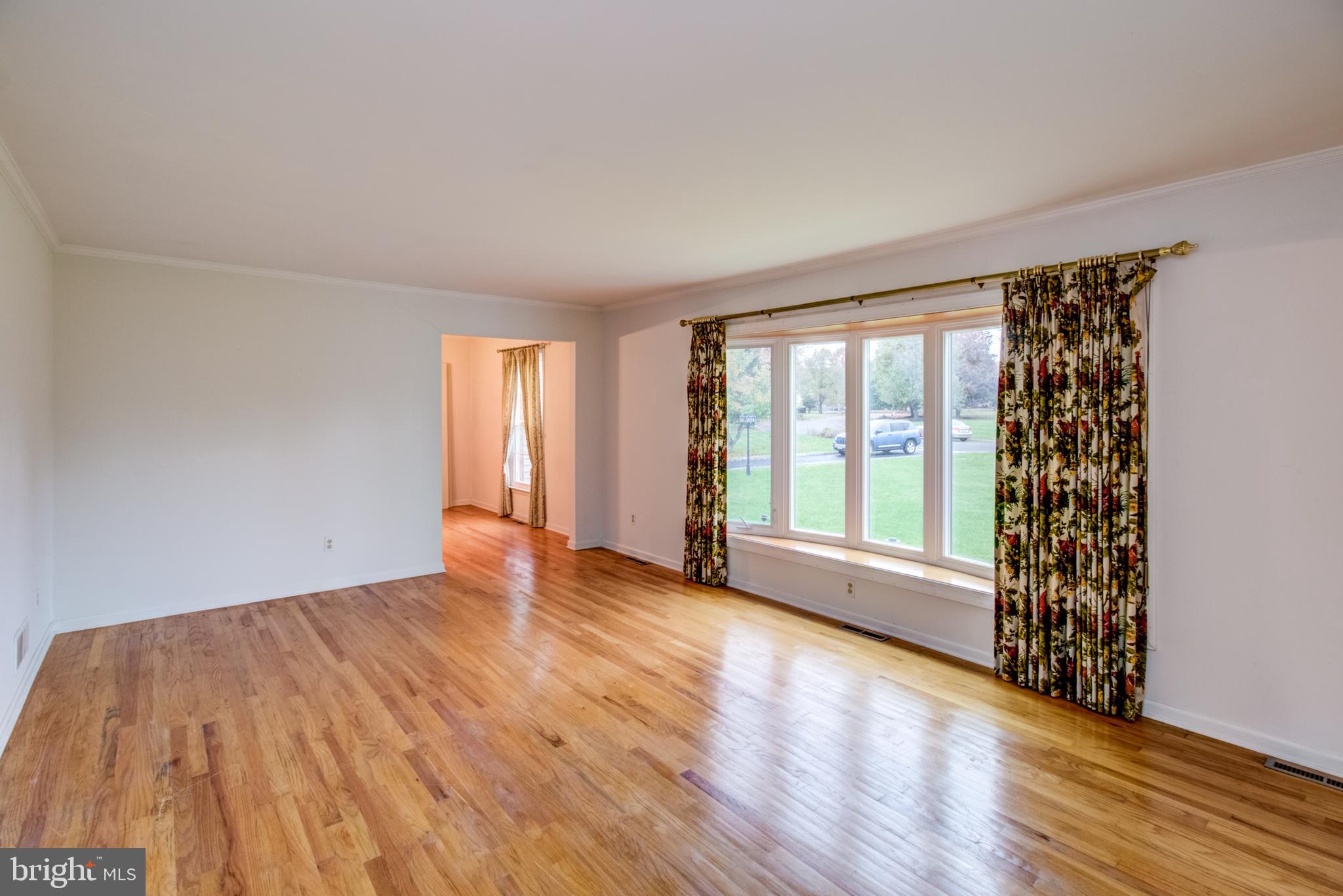 111 Palmer Road Pennington, NJ 08534 - Photo 20 of 35 sunny living room