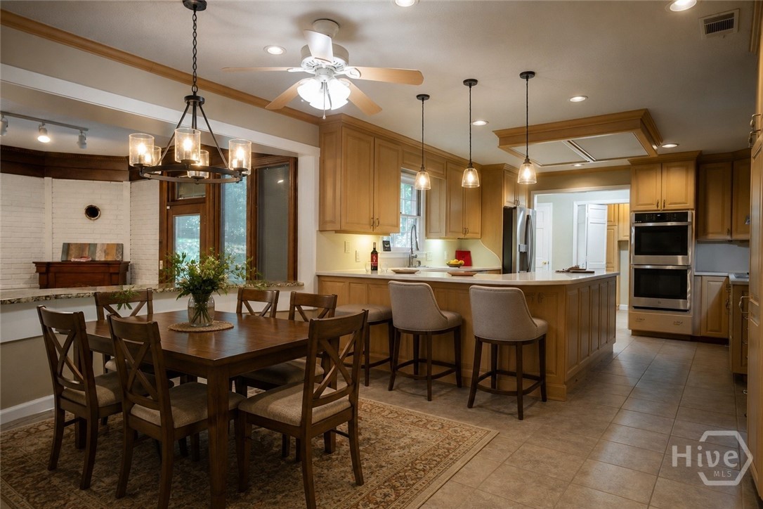 139 Lake Forest Drive Athens, GA 30607 - Photo 8 of 65 Breakfast area/Bar Virtually staged