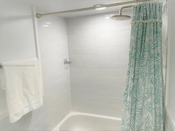 $7,500 | 5161 Collins Avenue, Unit 404, Miami Beach, FL 33140