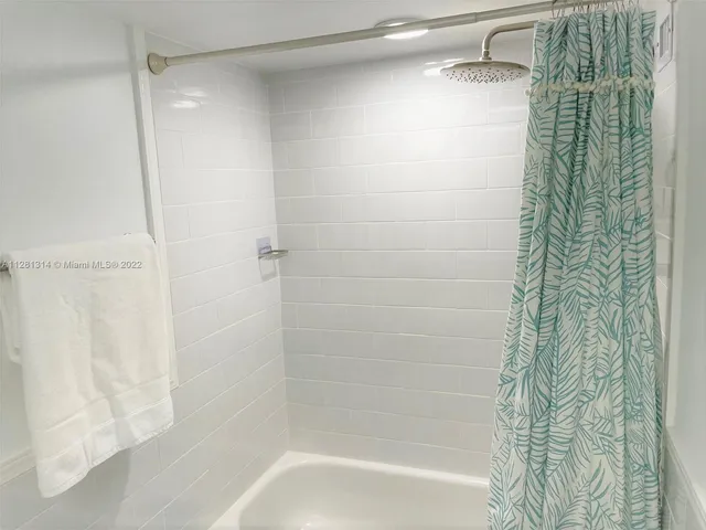 $5,000 | 5161 Collins Avenue, Unit 404, Miami Beach, FL 33140