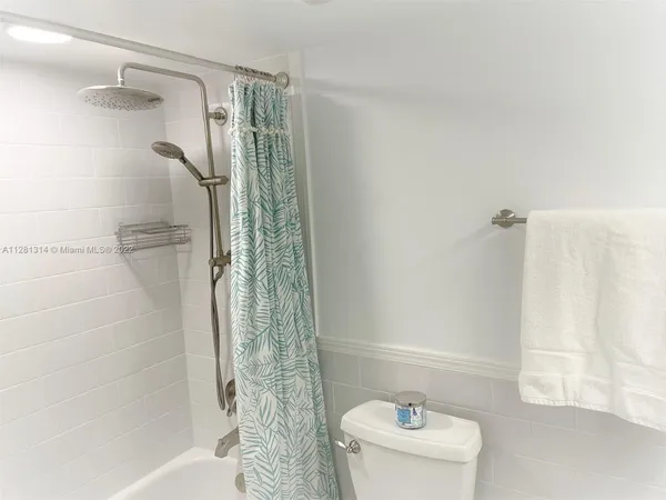 $7,500 | 5161 Collins Avenue, Unit 404, Miami Beach, FL 33140