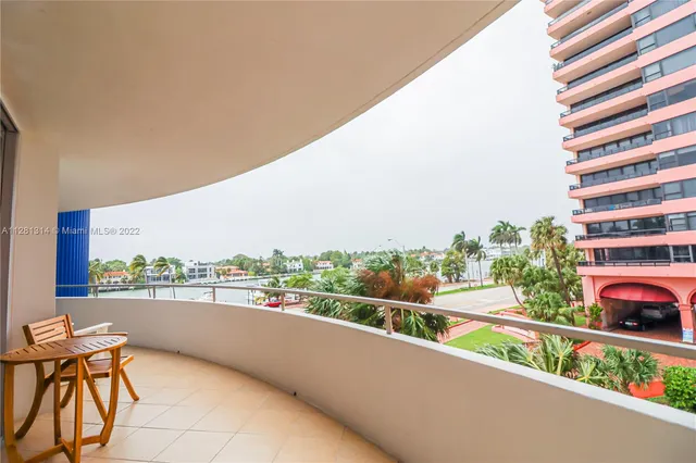 $5,000 | 5161 Collins Avenue, Unit 404, Miami Beach, FL 33140