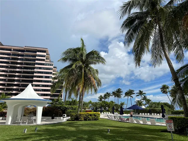 $5,000 | 5161 Collins Avenue, Unit 404, Miami Beach, FL 33140