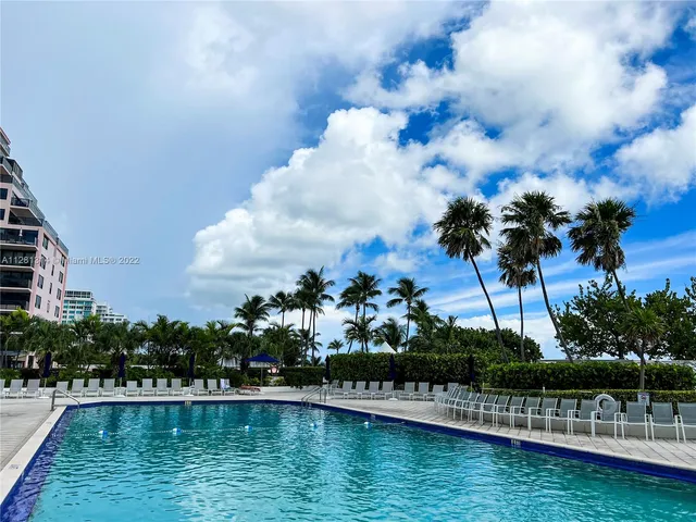 $5,000 | 5161 Collins Avenue, Unit 404, Miami Beach, FL 33140