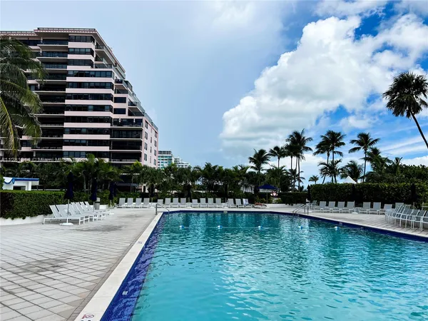 $7,500 | 5161 Collins Avenue, Unit 404, Miami Beach, FL 33140