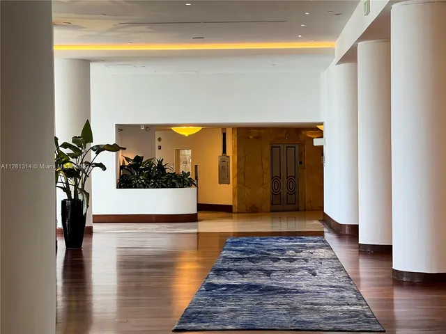 $5,000 | 5161 Collins Avenue, Unit 404, Miami Beach, FL 33140