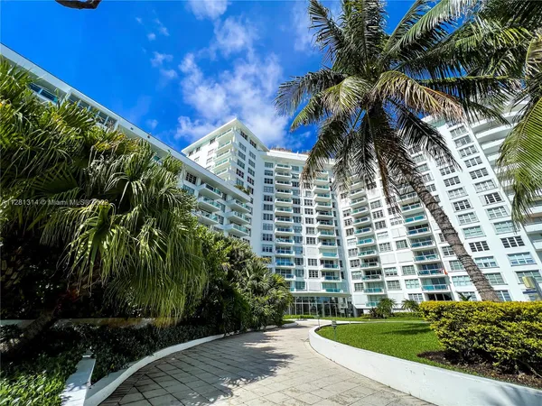 $7,500 | 5161 Collins Avenue, Unit 404, Miami Beach, FL 33140