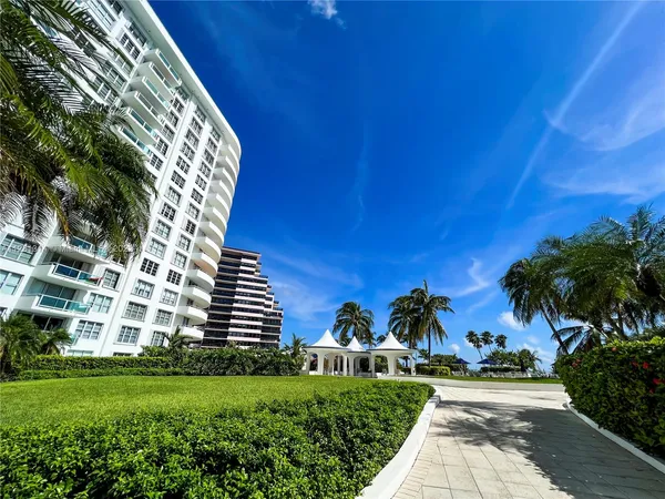 $7,500 | 5161 Collins Avenue, Unit 404, Miami Beach, FL 33140