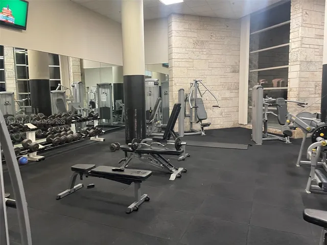 $5,000 | 5161 Collins Avenue, Unit 404, Miami Beach, FL 33140