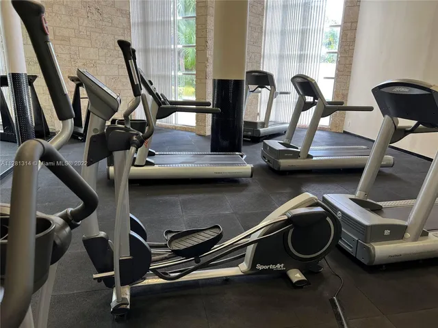 $5,000 | 5161 Collins Avenue, Unit 404, Miami Beach, FL 33140