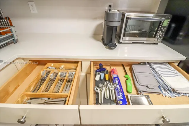 $5,000 | 5161 Collins Avenue, Unit 404, Miami Beach, FL 33140