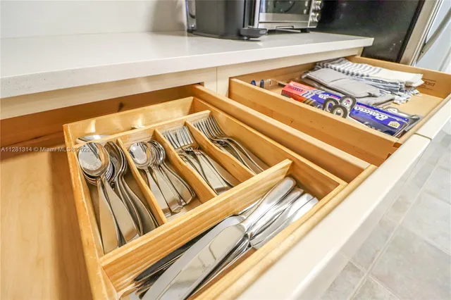 $5,000 | 5161 Collins Avenue, Unit 404, Miami Beach, FL 33140