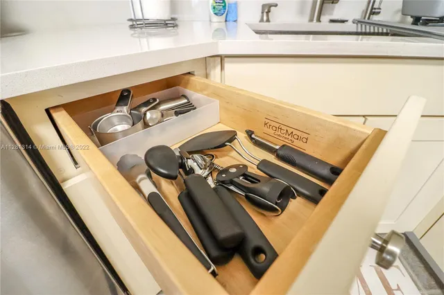 $5,000 | 5161 Collins Avenue, Unit 404, Miami Beach, FL 33140