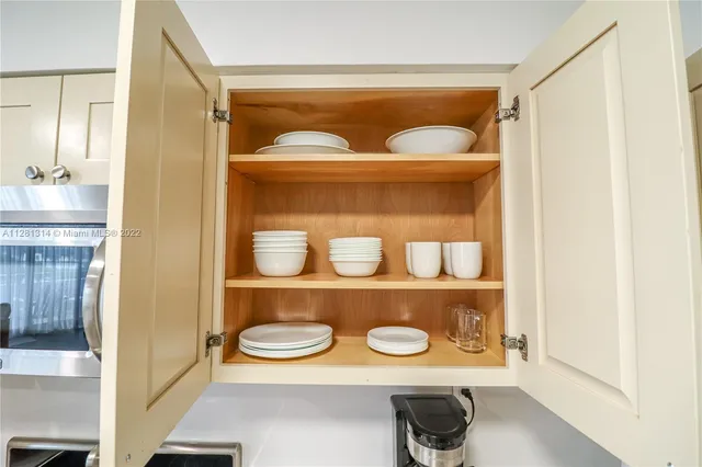 $5,000 | 5161 Collins Avenue, Unit 404, Miami Beach, FL 33140