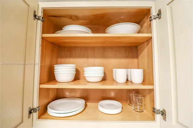 $5,000 | 5161 Collins Avenue, Unit 404, Miami Beach, FL 33140