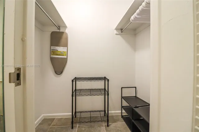 $5,000 | 5161 Collins Avenue, Unit 404, Miami Beach, FL 33140