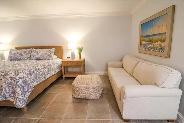 $5,000 | 5161 Collins Avenue, Unit 404, Miami Beach, FL 33140