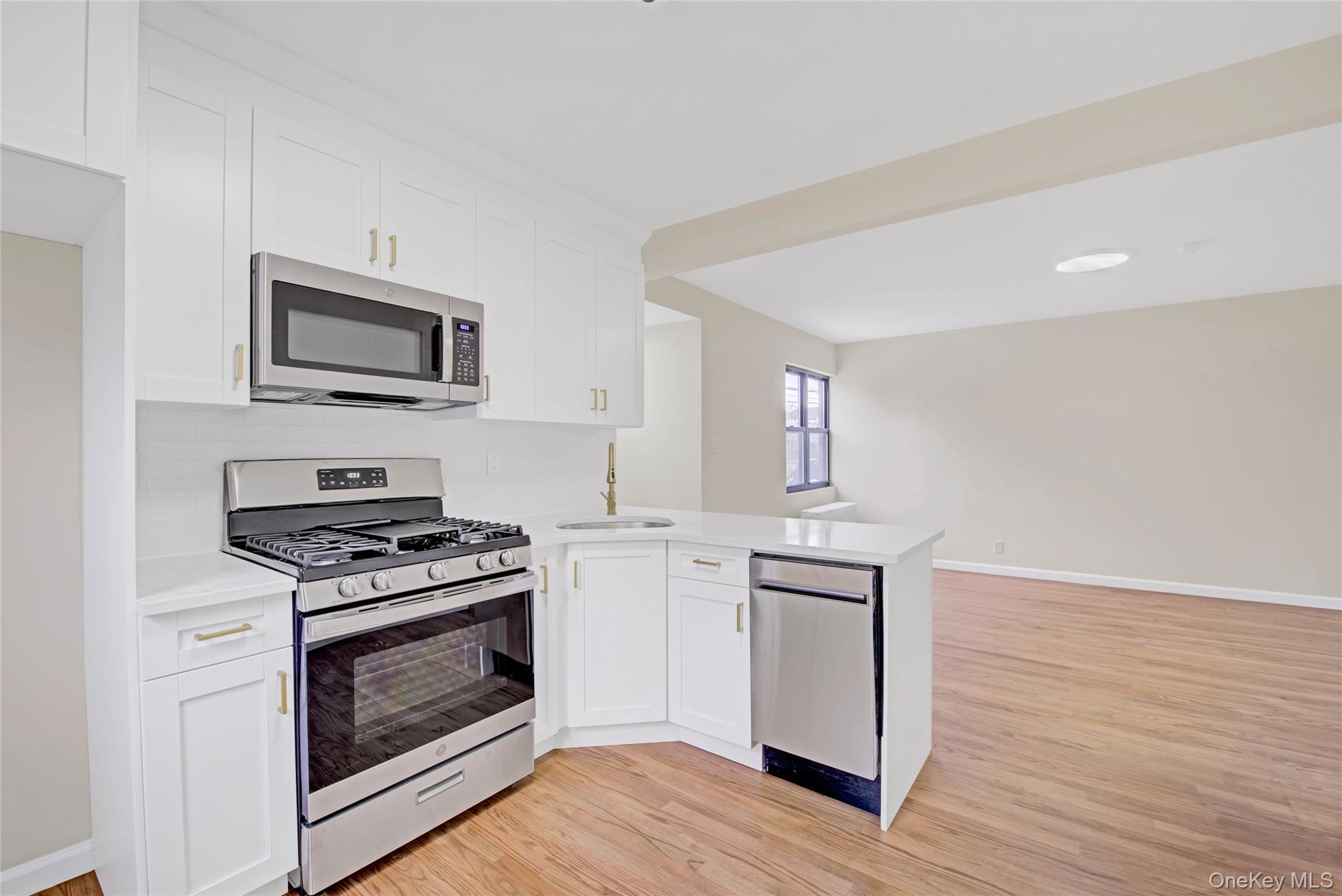 223-15 114th Road Queens, NY 11411 - Photo 7 of 21