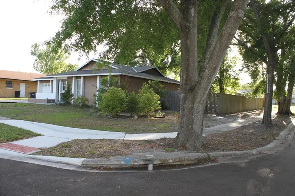 $2,500 | 812 Gullberry Lane, Altamonte Springs, FL 32714