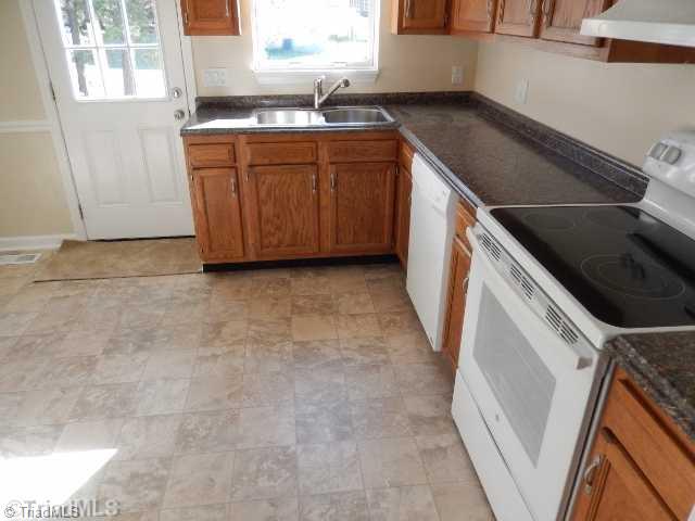 802 Grand Street High Point, NC 27260 - Photo 6 of 12 Kitchen.
