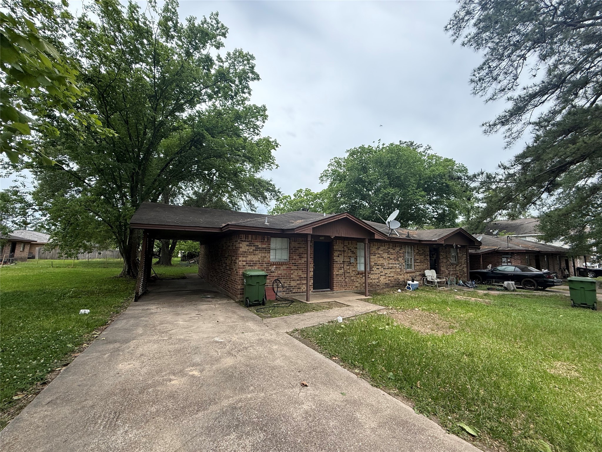 710 Lyle W Avenue, Unit 712 Cleveland, TX 77327 - Photo 4 of 9 a front view of a house with garden