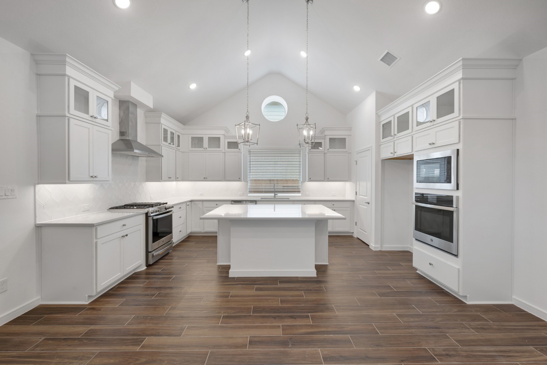 2939 Clapbread Lane Rosenberg, TX 77471 - Photo 8 of 49 Stunning island kitchen (*Photo not of actual home and used for illustration purposes only.)