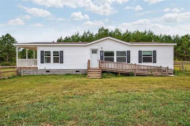 a view of a house with a backyard