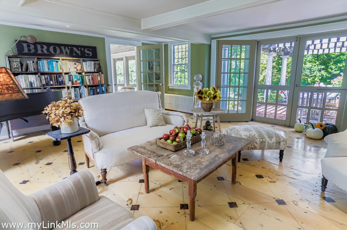 180 Pilot Hill Farm Road Vineyard Haven, MA 02568 - Photo 9 of 68