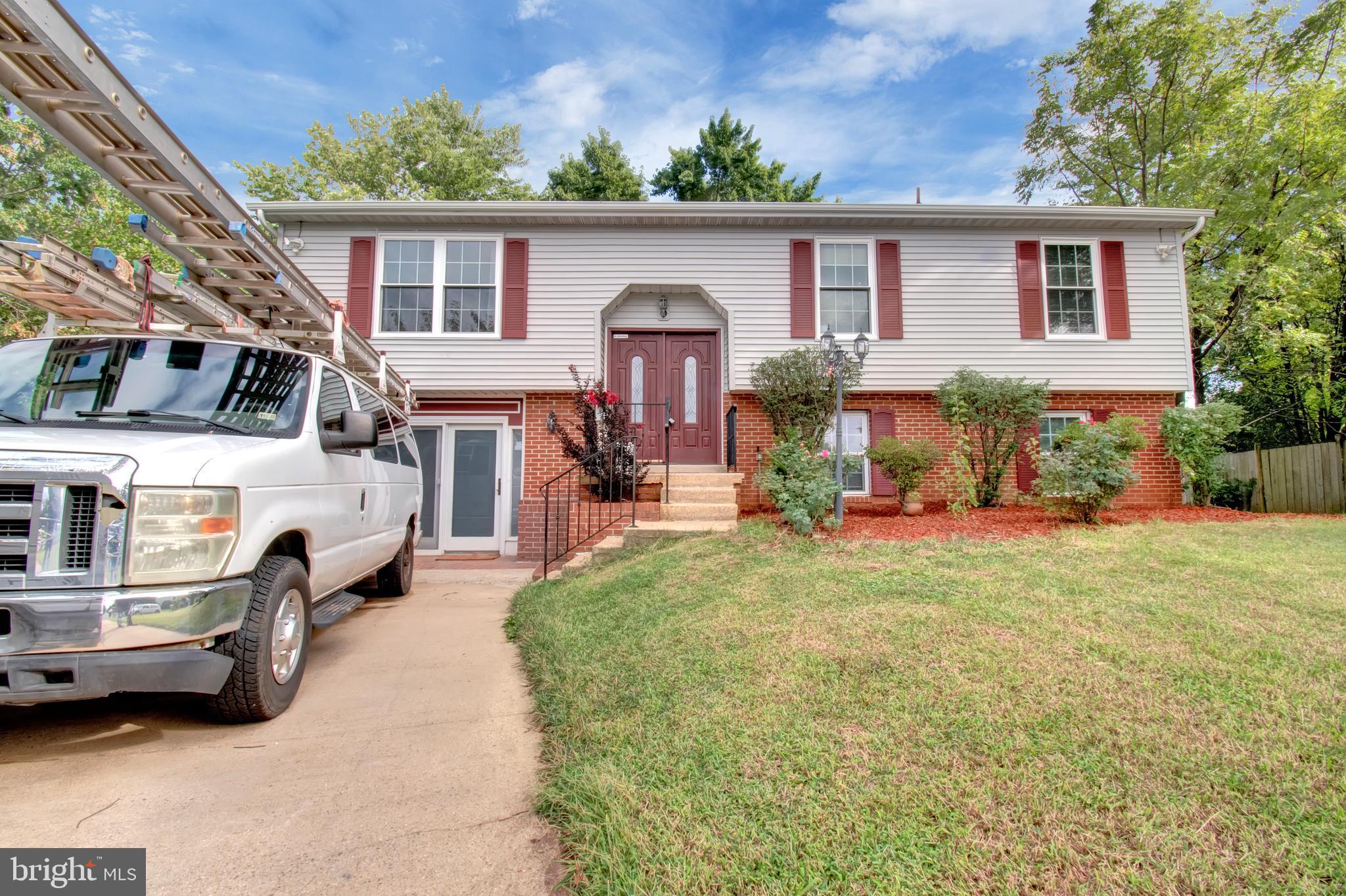 10029 Elderberry Court Manassas, VA 20110 - Photo 2 of 20