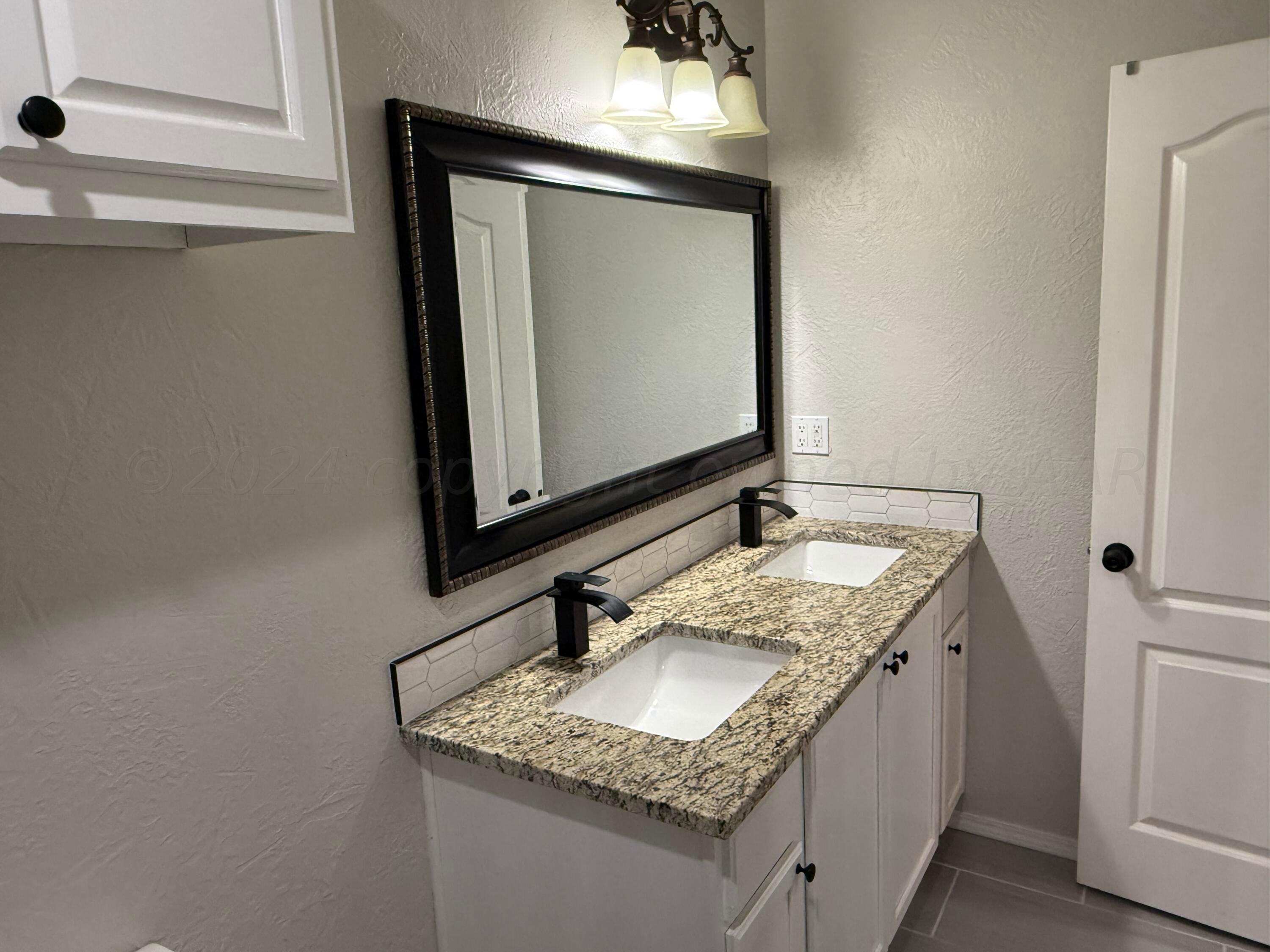 2001 Southwest 59th Avenue Amarillo, TX 79118 - Photo 13 of 22 Primary Bathroom