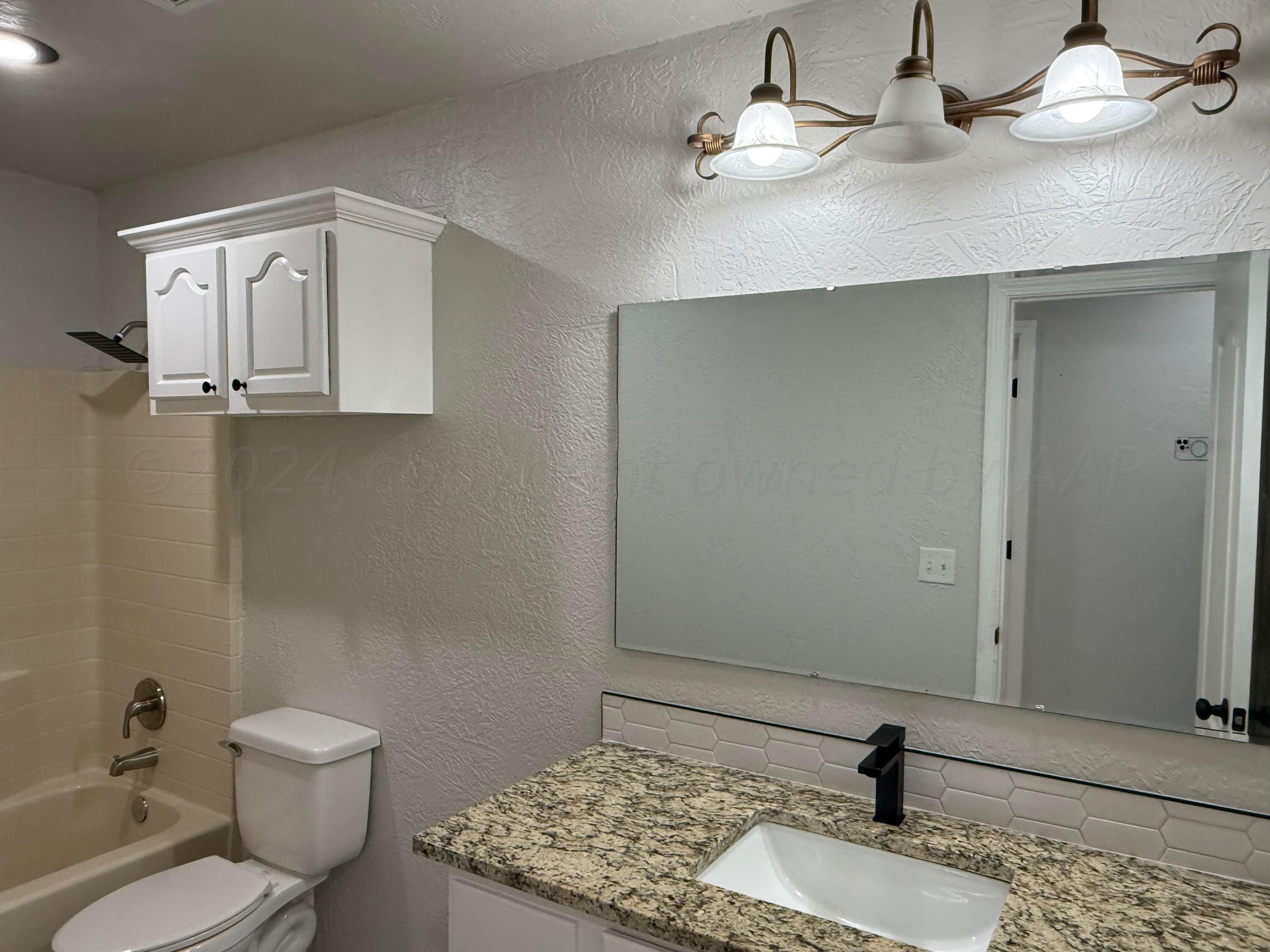 2001 Southwest 59th Avenue Amarillo, TX 79118 - Photo 17 of 22 2nd Bathroom