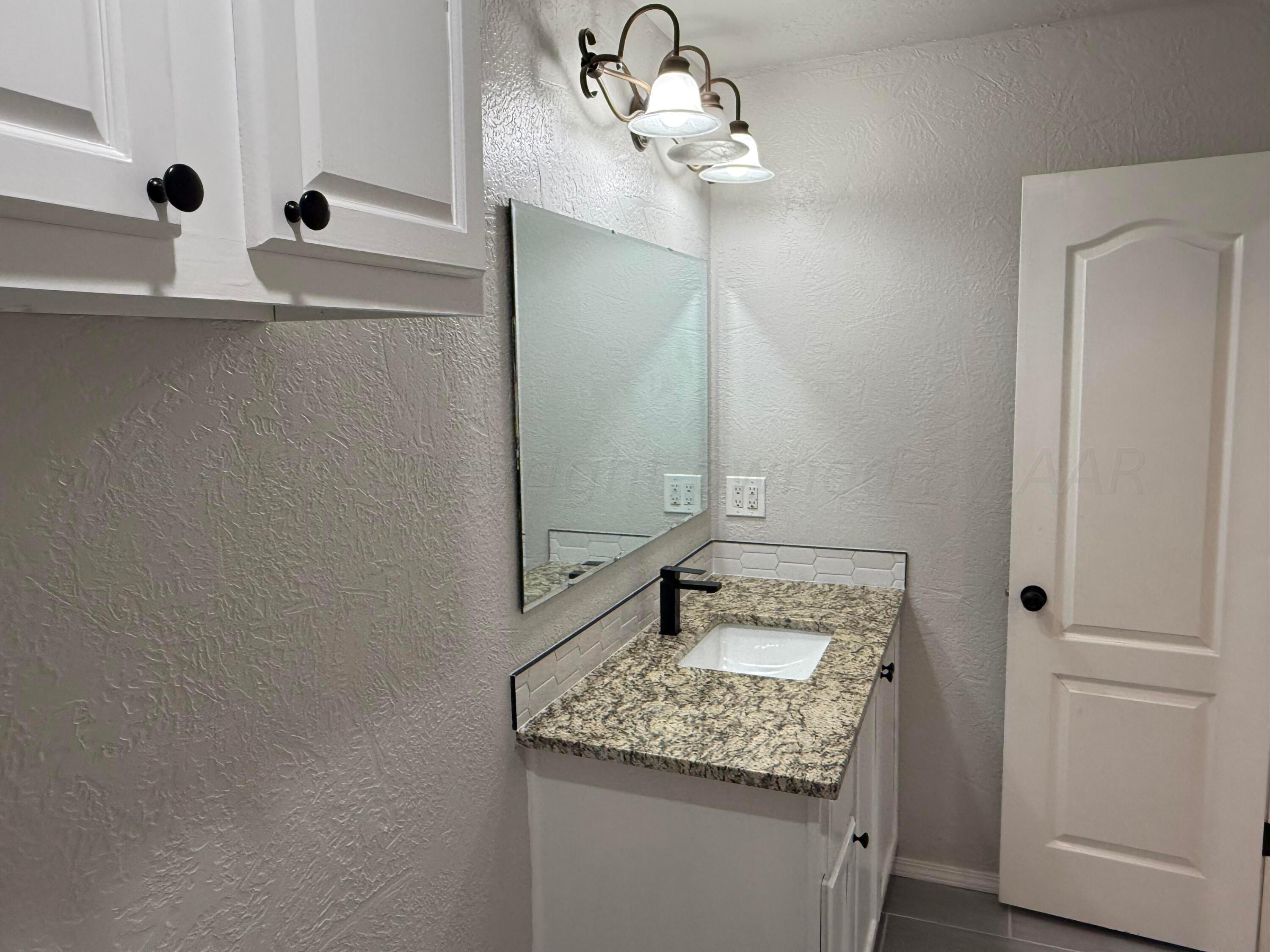 2001 Southwest 59th Avenue Amarillo, TX 79118 - Photo 18 of 22 2nd Bathroom
