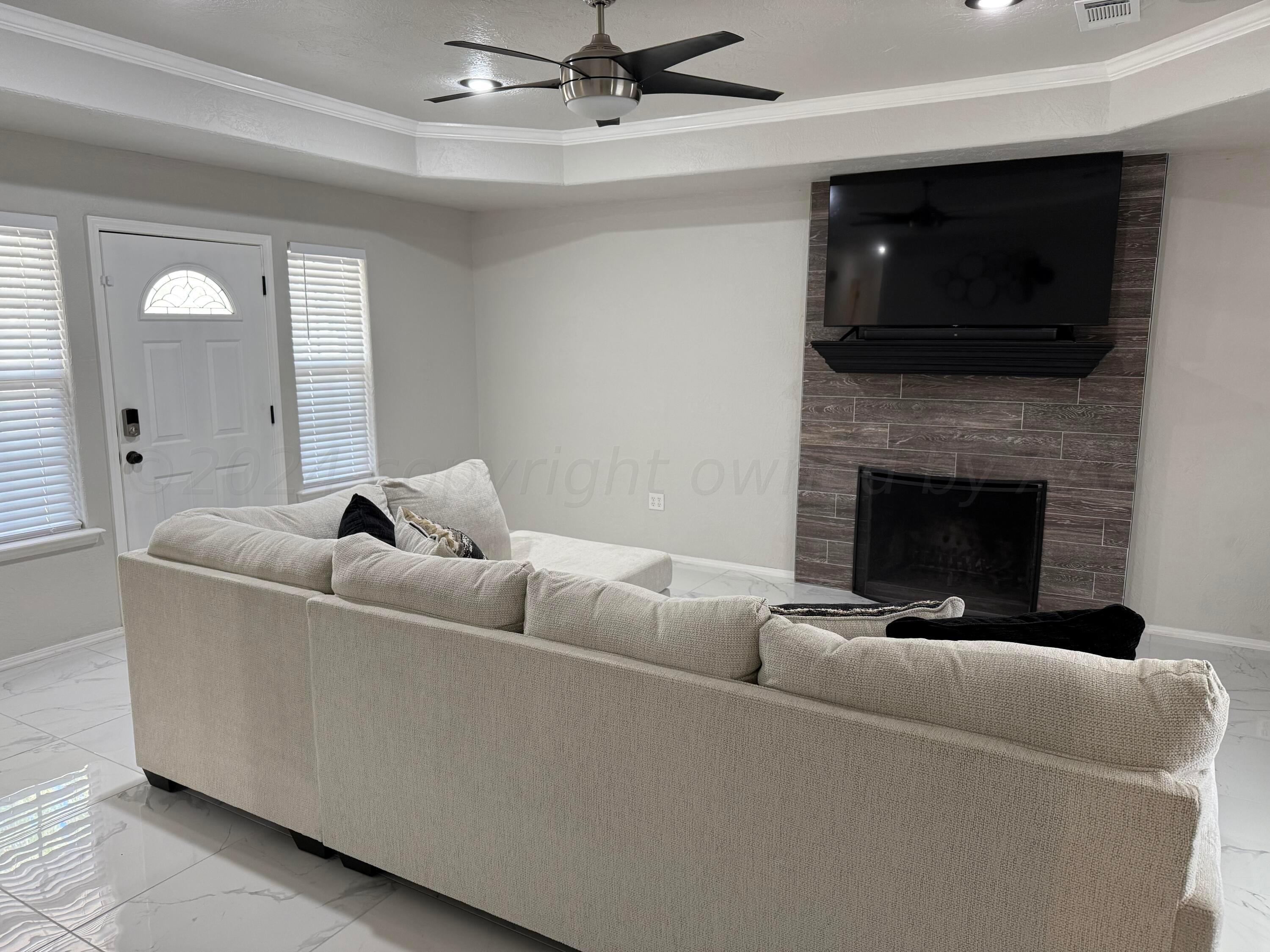 2001 Southwest 59th Avenue Amarillo, TX 79118 - Photo 5 of 22 Living Room
