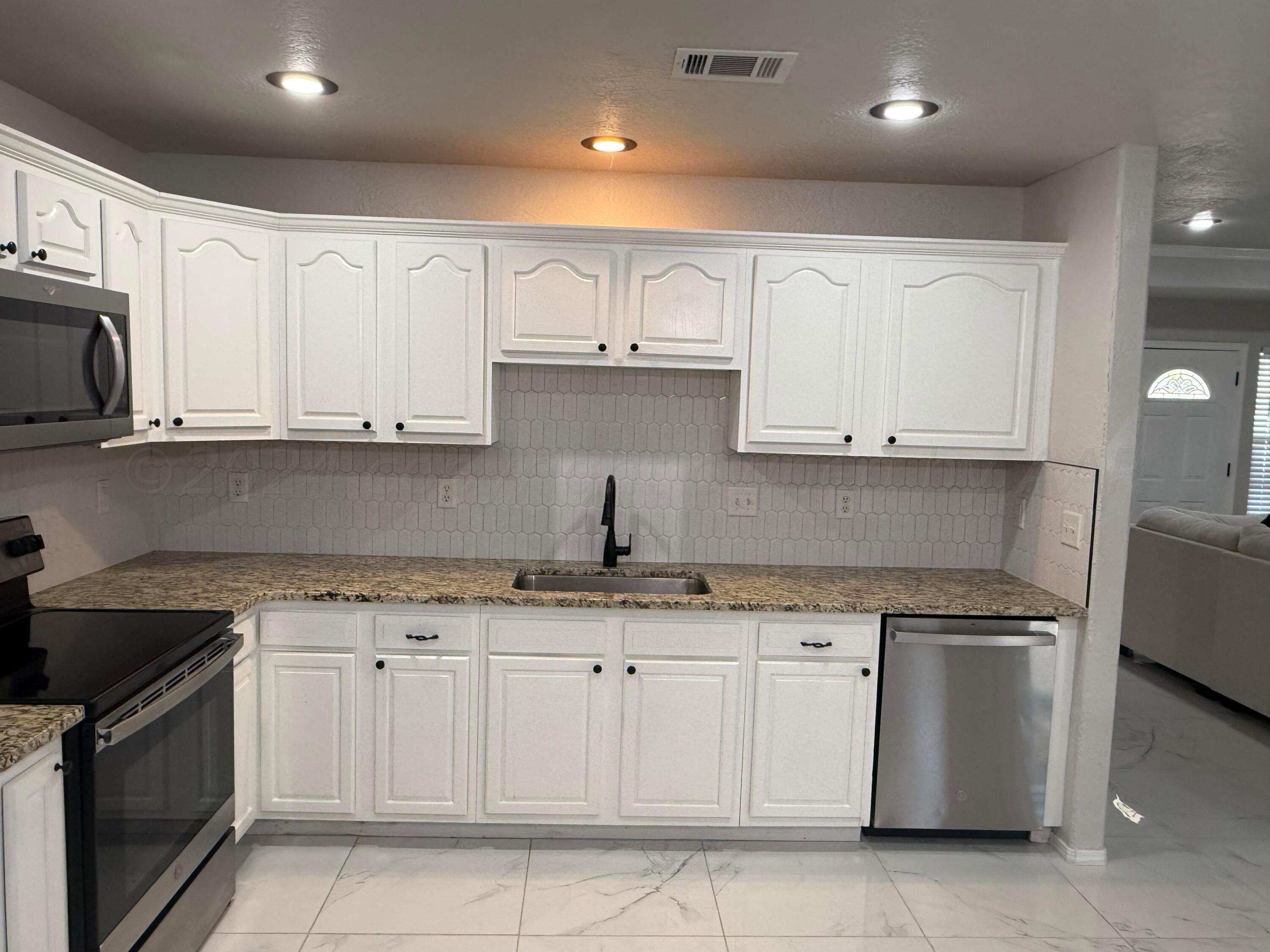 2001 Southwest 59th Avenue Amarillo, TX 79118 - Photo 9 of 22 Kitchen
