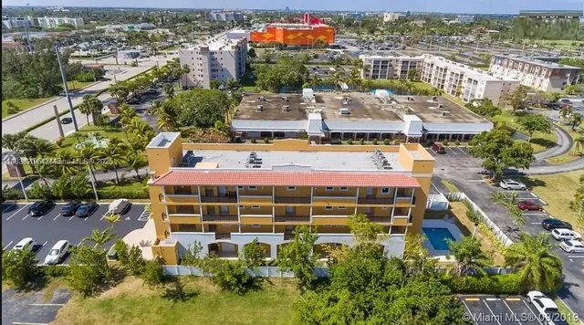 $410,000 | 555 East Dania Beach Boulevard, Unit 5, Dania Beach, FL 33004