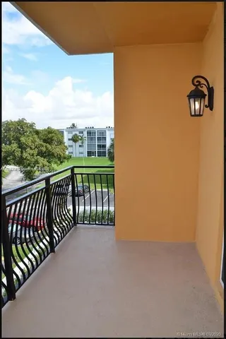 $410,000 | 555 East Dania Beach Boulevard, Unit 5, Dania Beach, FL 33004