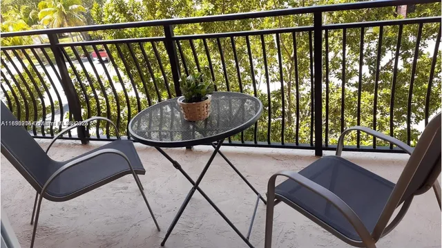 $410,000 | 555 East Dania Beach Boulevard, Unit 5, Dania Beach, FL 33004