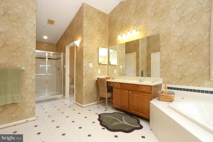 18300 Wickham Road Olney, MD 20832 - Photo 19 of 28 Bath (Master)