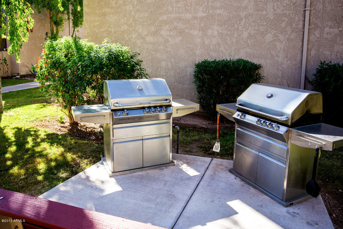 5525 East Thomas Road, Unit G9 Phoenix, AZ 85018 - Photo 11 of 13 BBQ Area